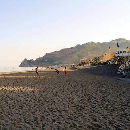 拉弗斯塔斯库拉露营地 SantʼAlessio Siculo 外观 照片