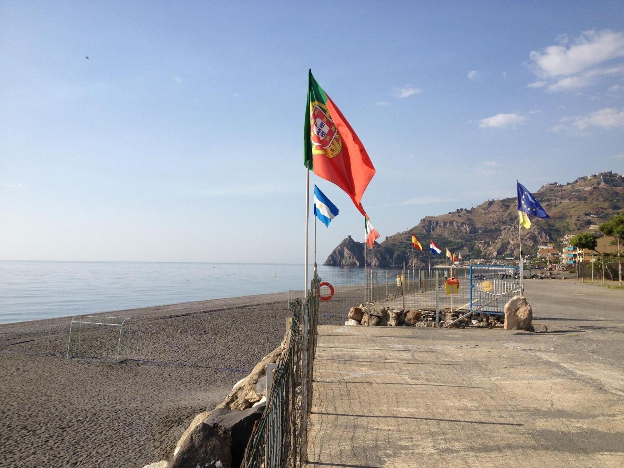 拉弗斯塔斯库拉露营地 SantʼAlessio Siculo 外观 照片