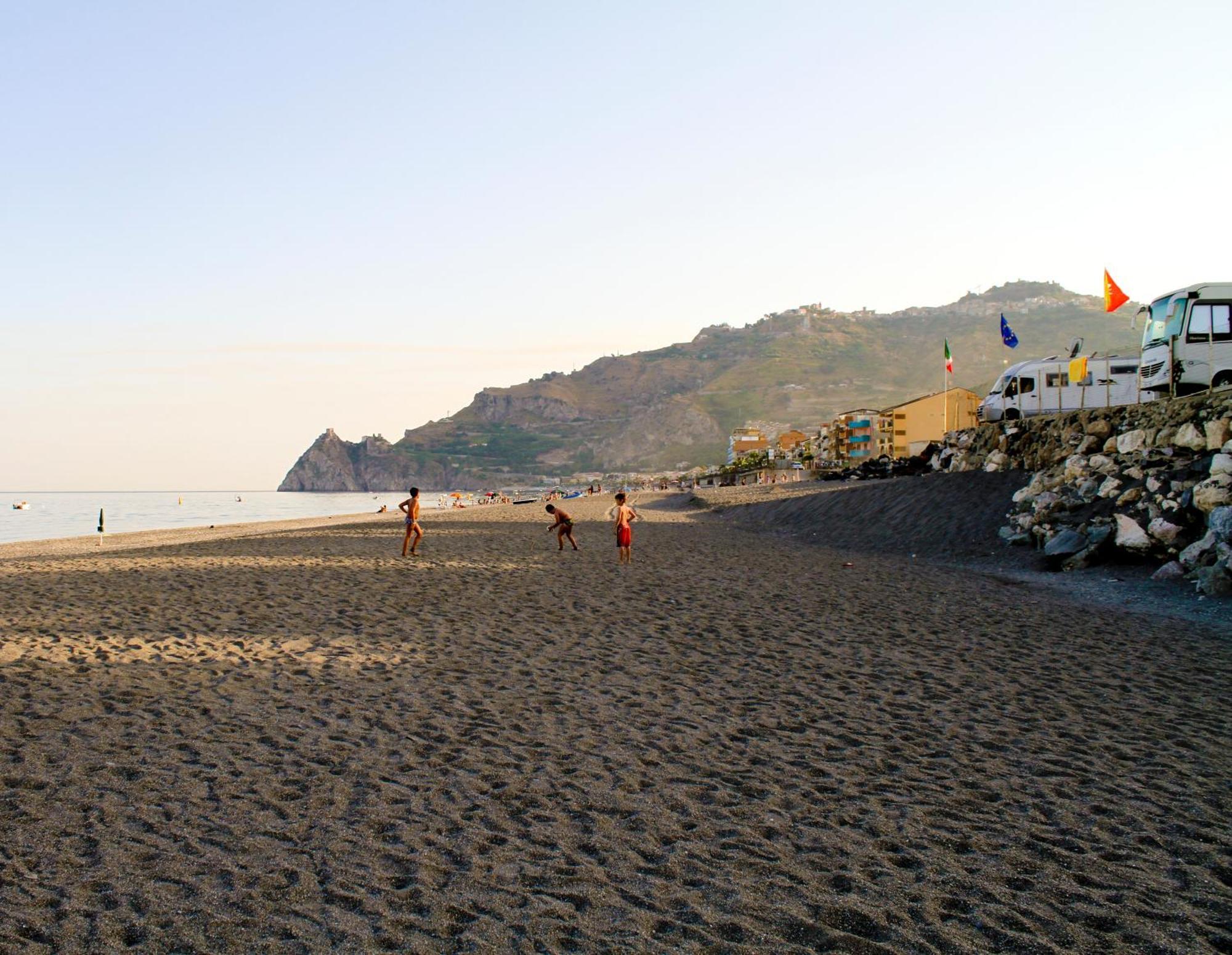 拉弗斯塔斯库拉露营地 SantʼAlessio Siculo 外观 照片