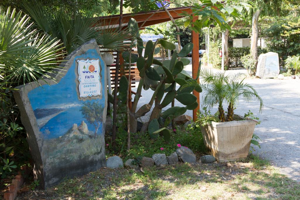 拉弗斯塔斯库拉露营地 SantʼAlessio Siculo 外观 照片