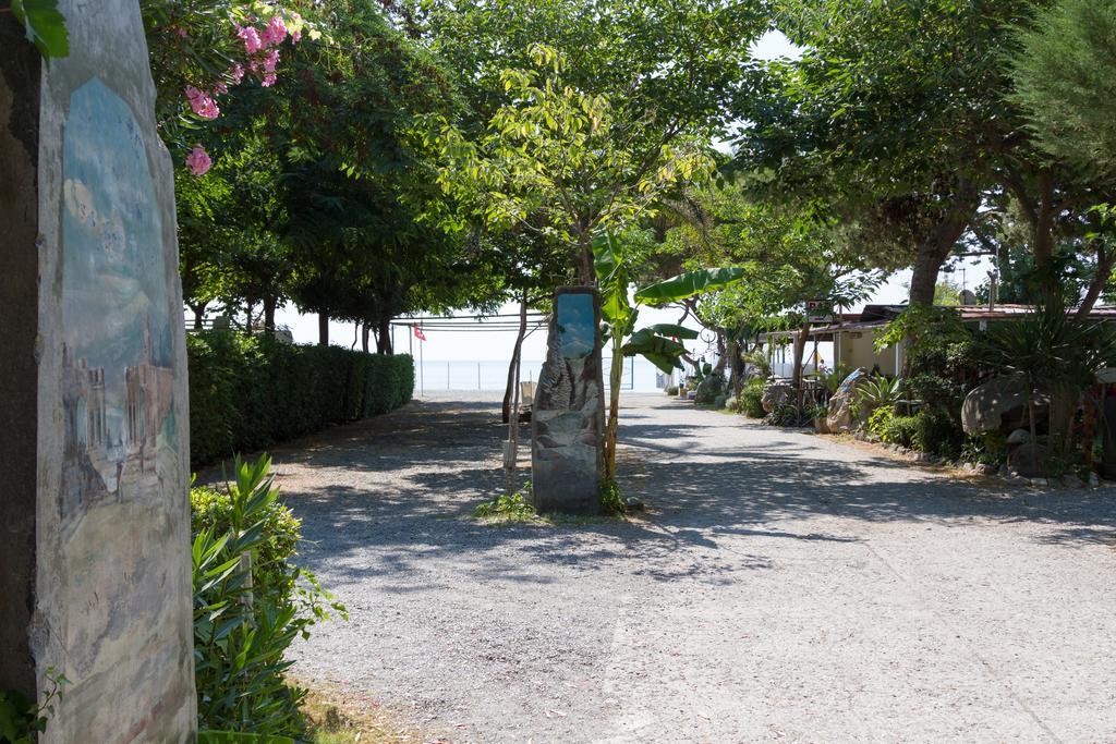 拉弗斯塔斯库拉露营地 SantʼAlessio Siculo 外观 照片