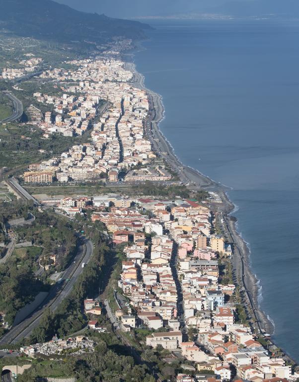 拉弗斯塔斯库拉露营地 SantʼAlessio Siculo 外观 照片