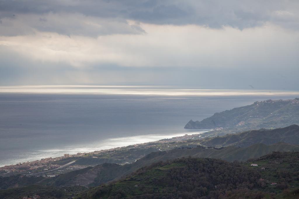 拉弗斯塔斯库拉露营地 SantʼAlessio Siculo 外观 照片
