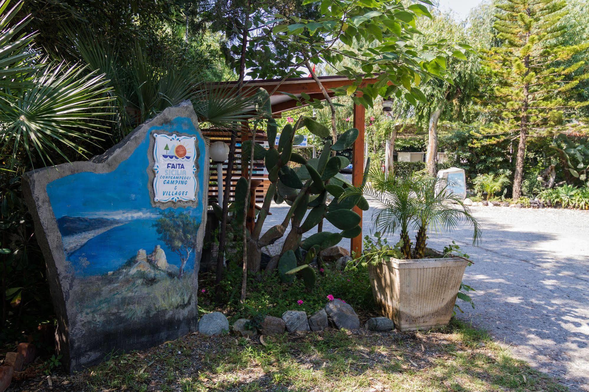 拉弗斯塔斯库拉露营地 SantʼAlessio Siculo 外观 照片