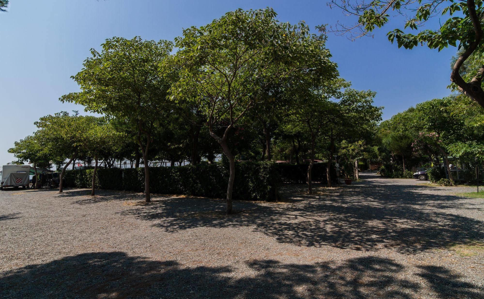 拉弗斯塔斯库拉露营地 SantʼAlessio Siculo 外观 照片