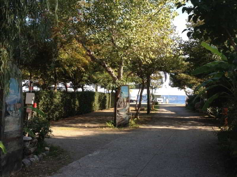 拉弗斯塔斯库拉露营地 SantʼAlessio Siculo 外观 照片